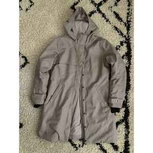 Lolë- light greyish mauve ski jacket!